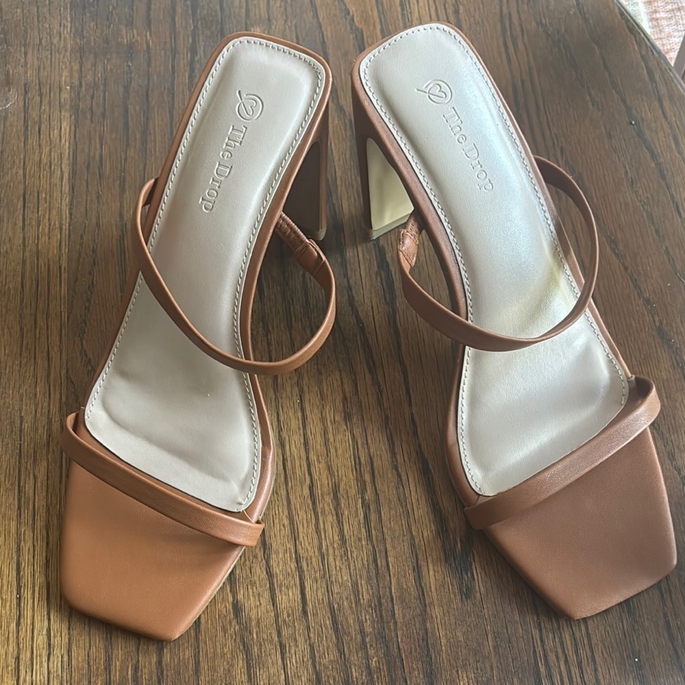 Chic Brown Leather Block Heel Sandals - Picture 2 of 7